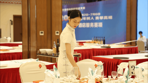 职业院校技能大赛中职组酒店服务赛项圆满收官AG真人热烈祝贺2025年“中银杯”湖北省(图10)